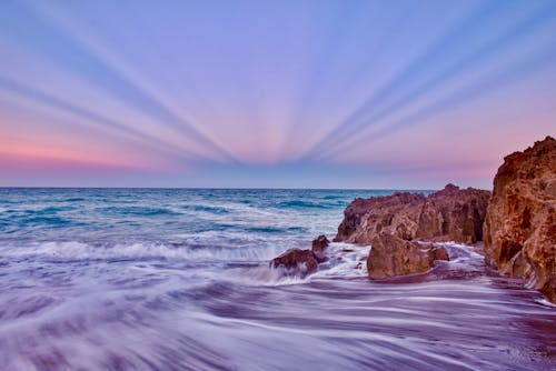 Foto d'estoc gratuïta de cel blau, costa rocallosa, dramàtic