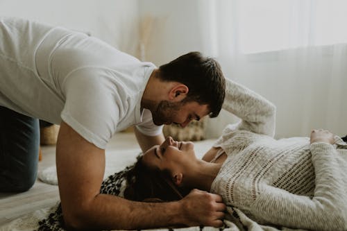 Free Young Couple Lying on Bed  Stock Photo