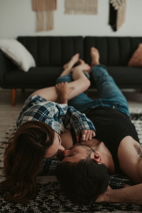 Free Young Couple Lying in Bed  Stock Photo