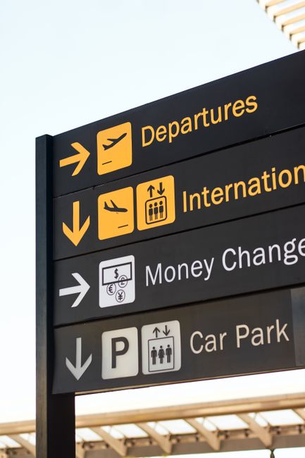 airport currency exchange booth