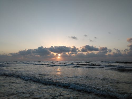 Бесплатное стоковое фото с волны, восход, горизонт