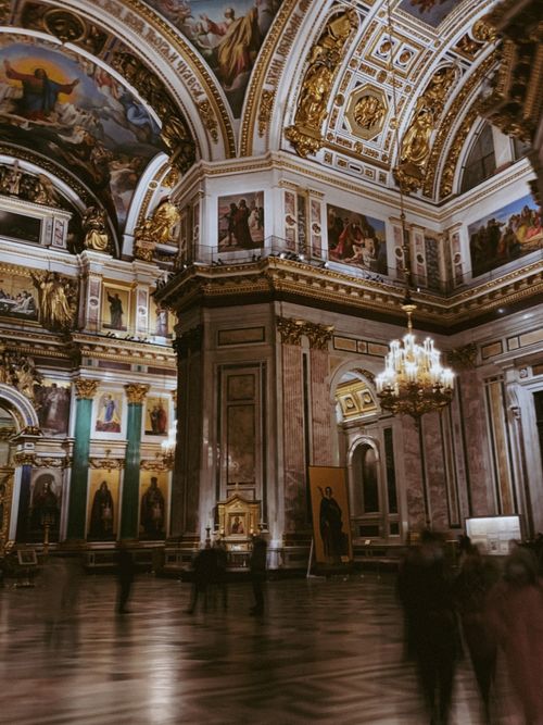 Free Magnificent baroque architecture with intricate details and vibrant frescoes inside a historic cathedral. Stock Photo