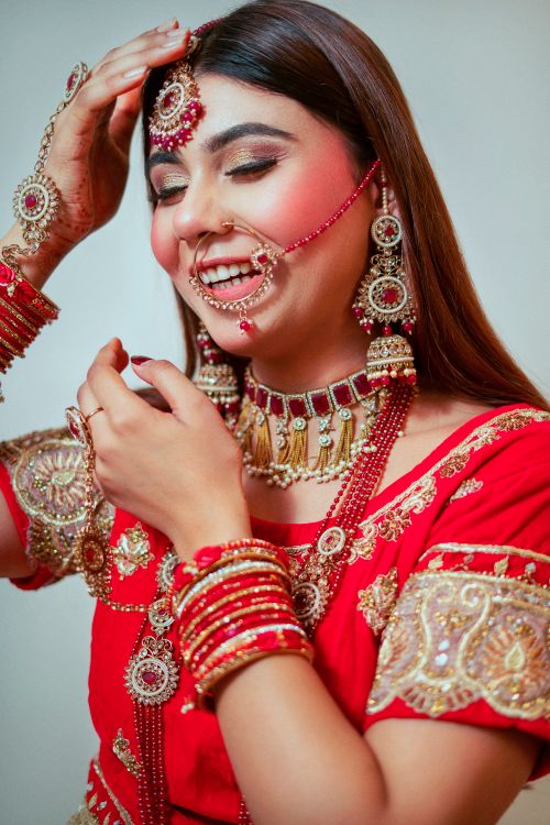 Free Vibrant Indian bridal fashion showcasing traditional jewelry and attire. Stock Photo