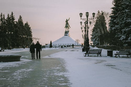 Безкоштовне стокове фото на тему «зима, люди, Пам’ятник»