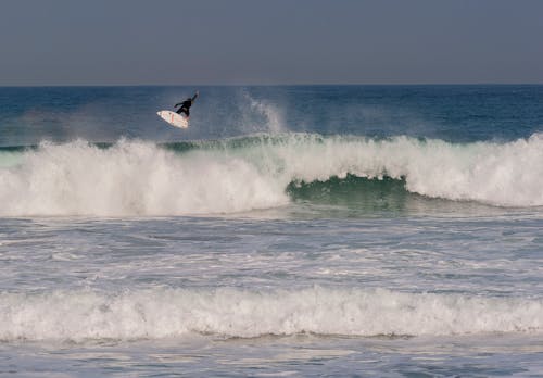 Immagine gratuita di acqua, azione, fare surfboard