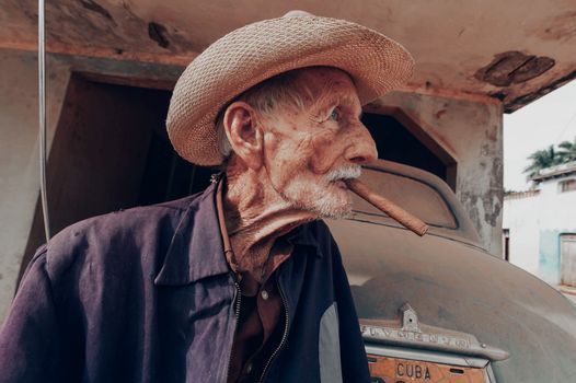Viñales tobacco farm day trip — Havana