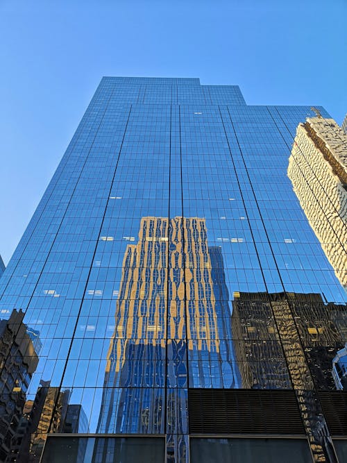 Free Low Angle Shot of a Glass Building Stock Photo