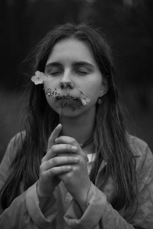 Photos gratuites de fleur des champs, jeune, jeune fille