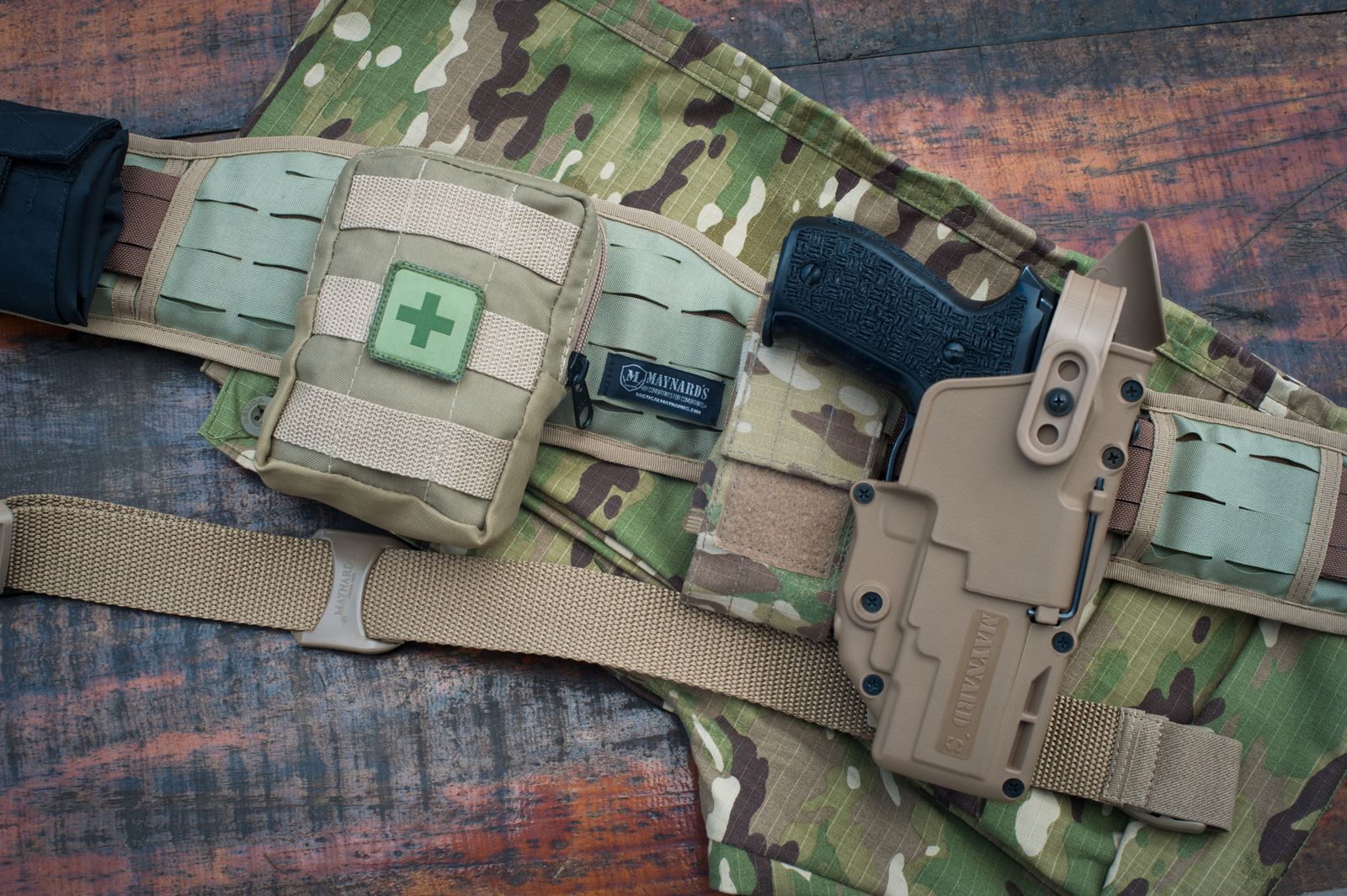 Military tactical belt with pouches