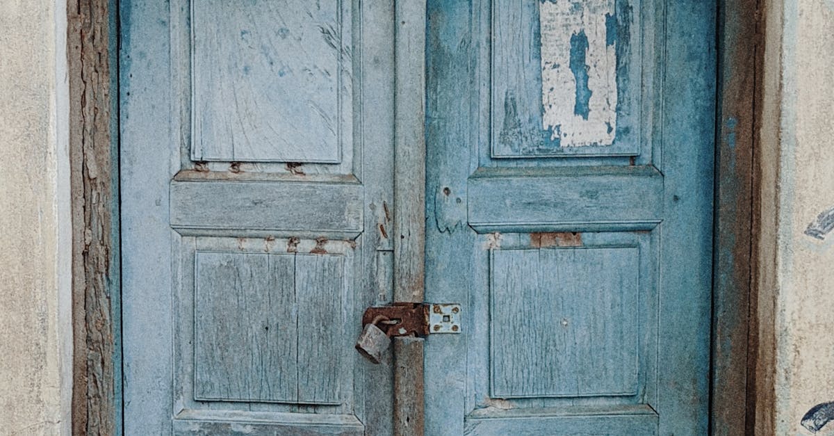 How to open a locked bathroom door with a card