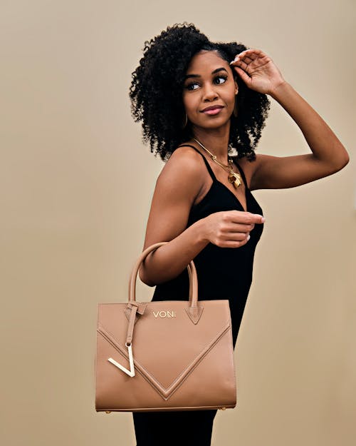 Ingyenes stockfotó afro-amerikai nő, fekete nő, fekete ruha témában