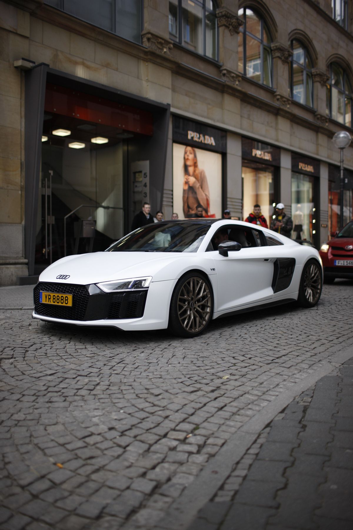 Audi R8 Spyder V10 — Bianca