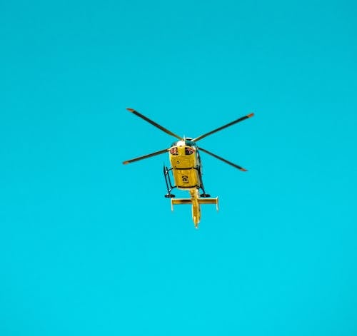 無料 ヘリコプター, ローアングルショット, 交通機関の無料の写真素材 写真素材