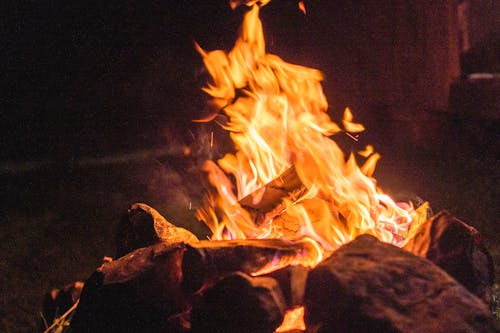 Foto profissional grátis de fogo, fogo de chão