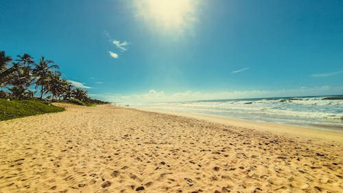 Foto profissional grátis de areia, areia da praia, céu azul