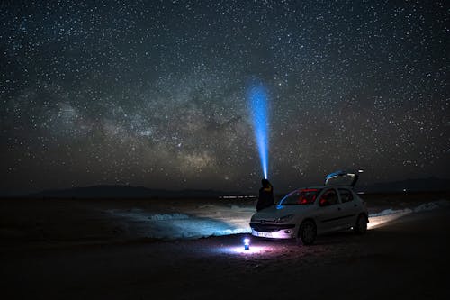 Бесплатное стоковое фото с белая машина, звездное небо, красивое небо