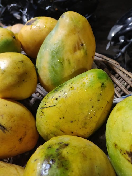 Free stock photo of fruit, fruit basket, mangoes