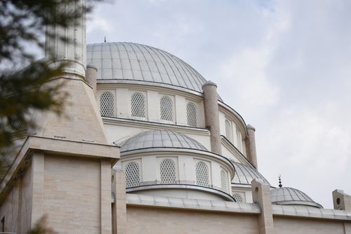 Free Beautiful architectural shot of mosque domes in Türkiye showcasing Islamic design. Stock Photo