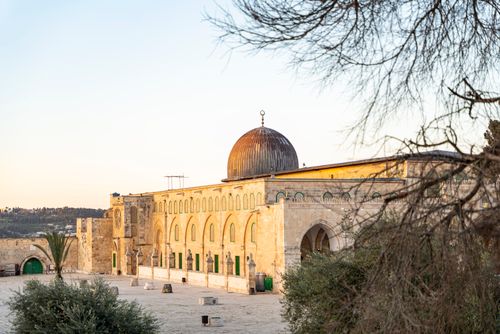 Free Explore the stunning Al-Aqsa Mosque's architecture in Jerusalem's golden sunset light. Stock Photo