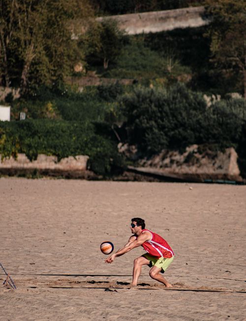 Free A man playing beach volleyball on a sandy outdoor court in España Stock Photo