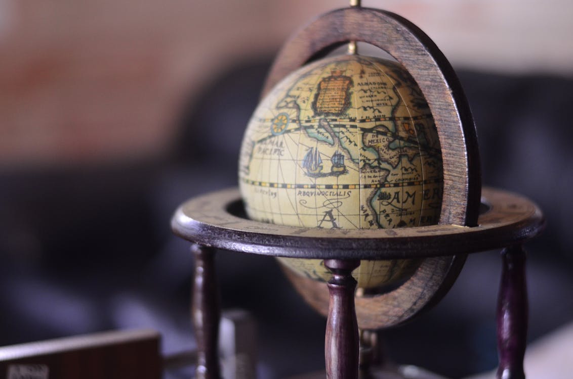 Fotografi Fokus Dangkal Globe Coklat