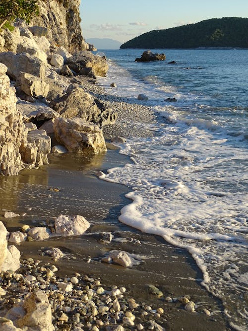 бесплатная Бесплатное стоковое фото с берег, вертикальный выстрел, вода Стоковое фото