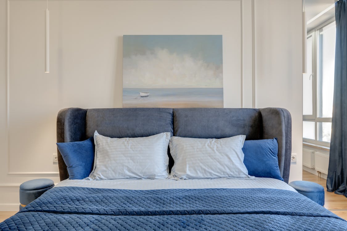 Free Paint above Bed in Bedroom Stock Photo