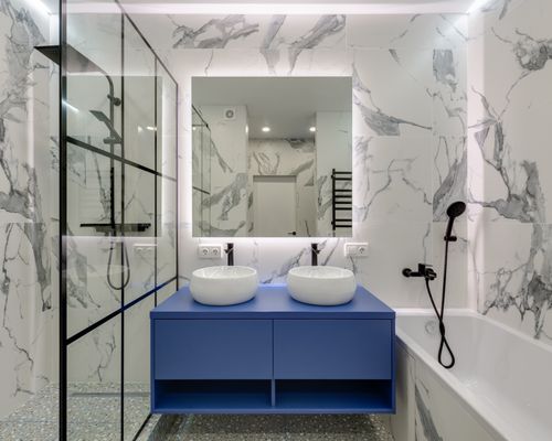 Dual entry shower design