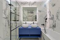 Modern Bathroom with Shower and Bathtub