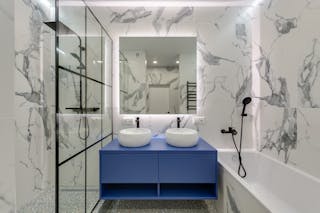 Modern Bathroom with Shower and Bathtub