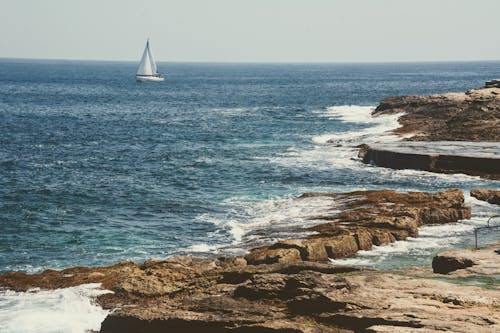 açık hava, Akdeniz, dalgalar içeren Ücretsiz stok fotoğraf