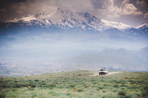 Ilmainen kuvapankkikuva tunnisteilla ajoneuvo, auto, lumiset vuoret