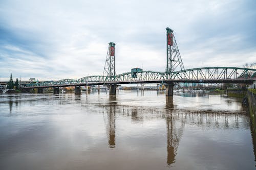 Darmowe zdjęcie z galerii z metalowa rama, most, odbicie wody