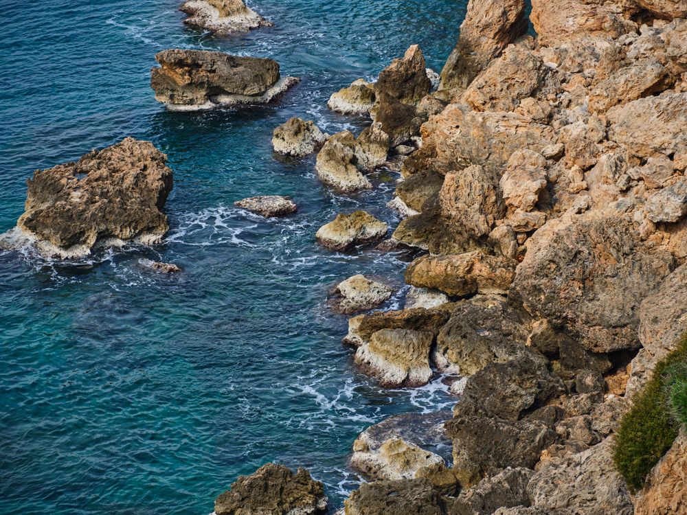Photo of Rocks in the Ocean 路 Free Stock Photo