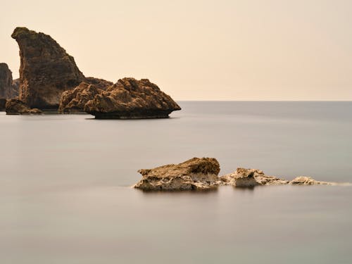 Fotos de stock gratuitas de cuerpo de agua, formación de roca, mar