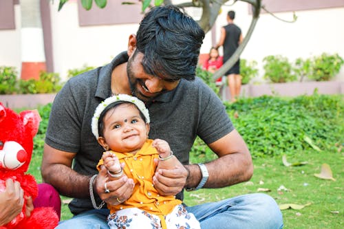 Foto profissional grátis de atencioso, bebê indiano, bebezinha