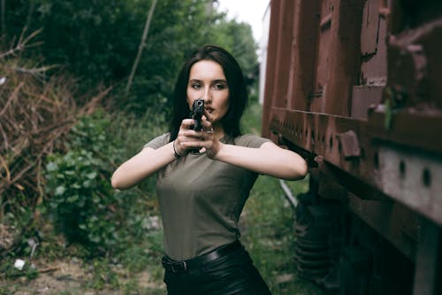 Gratis Fotos de stock gratuitas de arma, arma de fuego, mujer Foto de stock