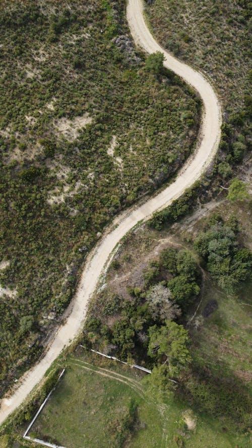 Základová fotografie zdarma na téma letecká fotografie, prázdná silnice, snímek z dronu