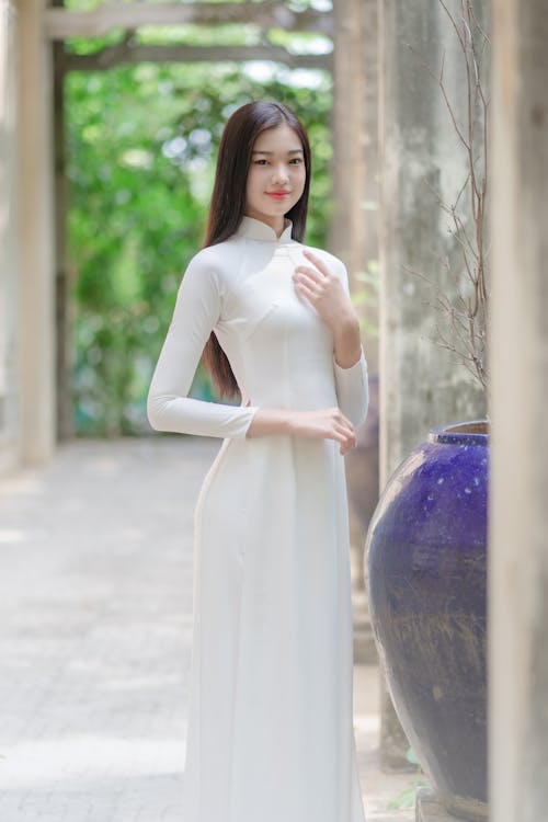 Kostenloses Stock Foto zu ao dai, asiatische frau, frau