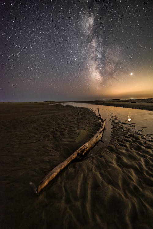 Foto d'estoc gratuïta de cel estrellat, constel·lacions, cos d'aigua