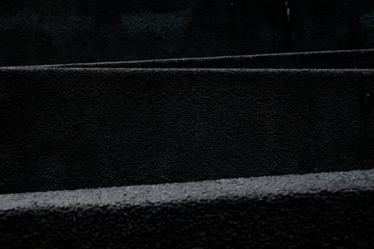 深色极简主义的黑色纹理图案，非常适合用作背景和设计