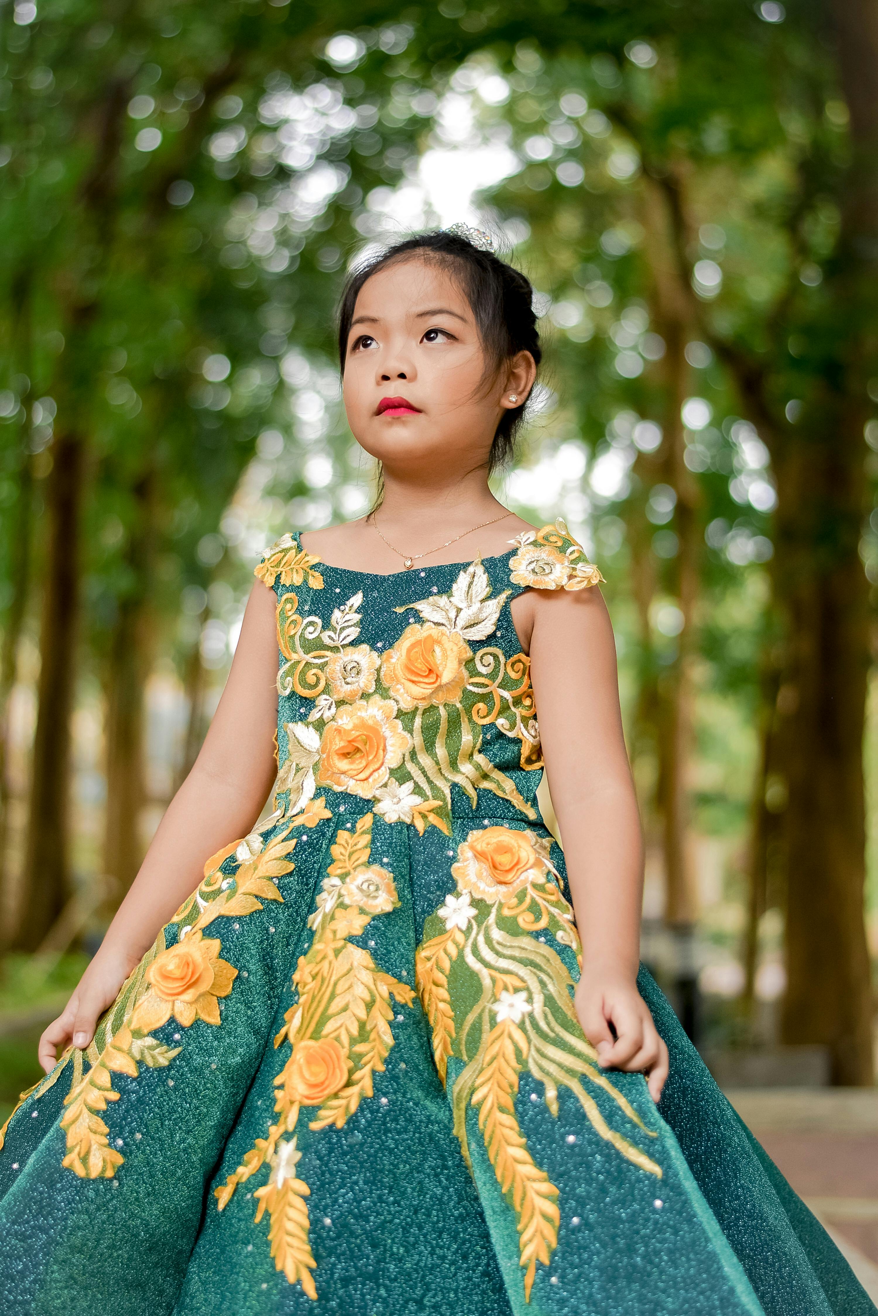 Graceful Woman in Green Dress Stock Image - Image of green, calm: 103264671