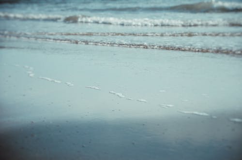 Bubbles on Wet Sand