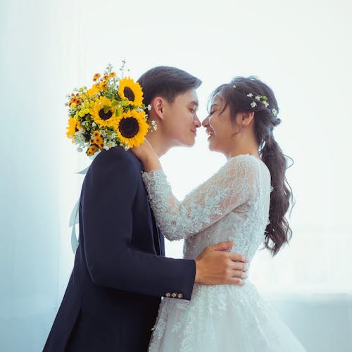 결혼 사진, 꽃, 드레스의 무료 스톡 사진