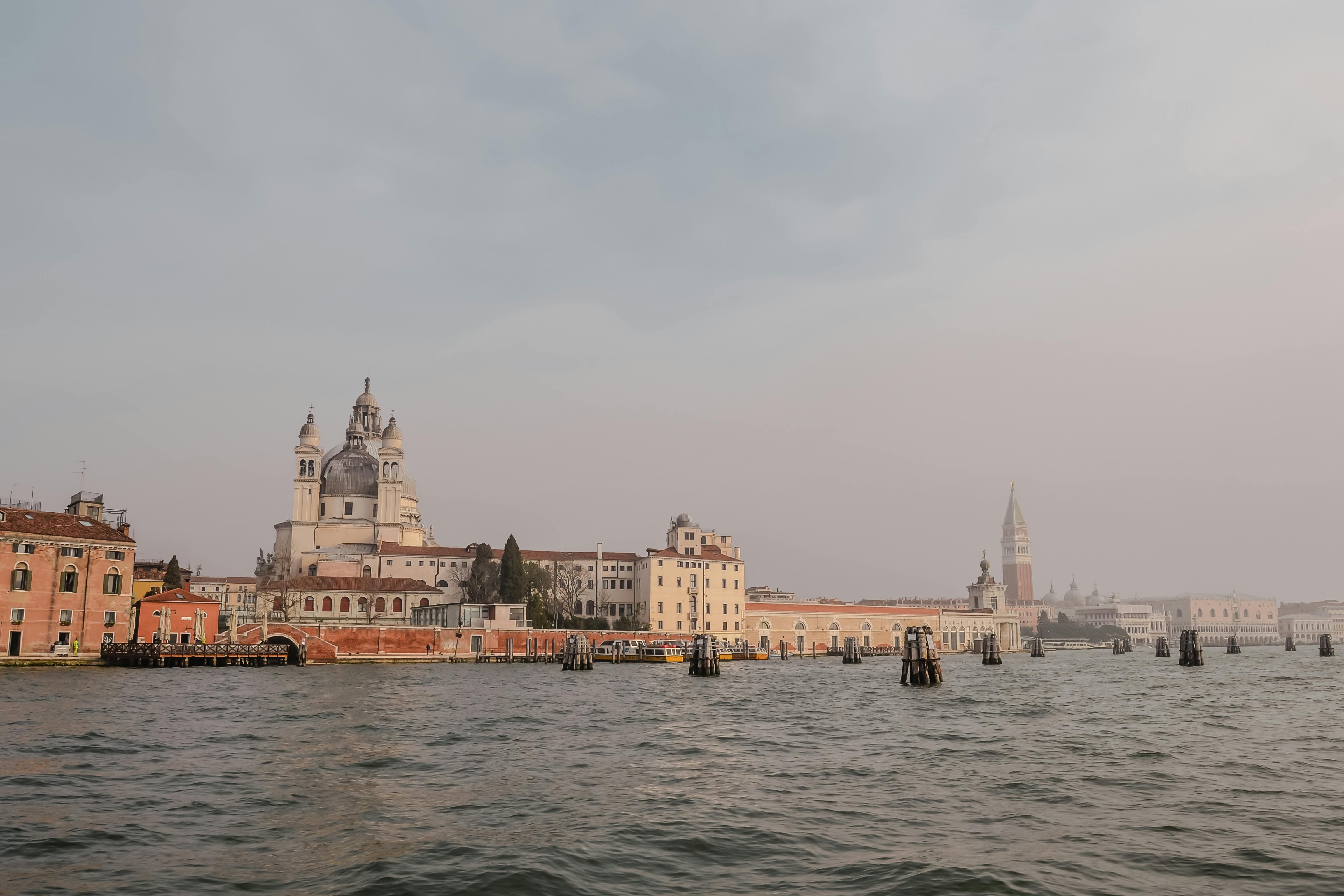 White Architectural Structure Beside Bodies of Water during Daytime ...