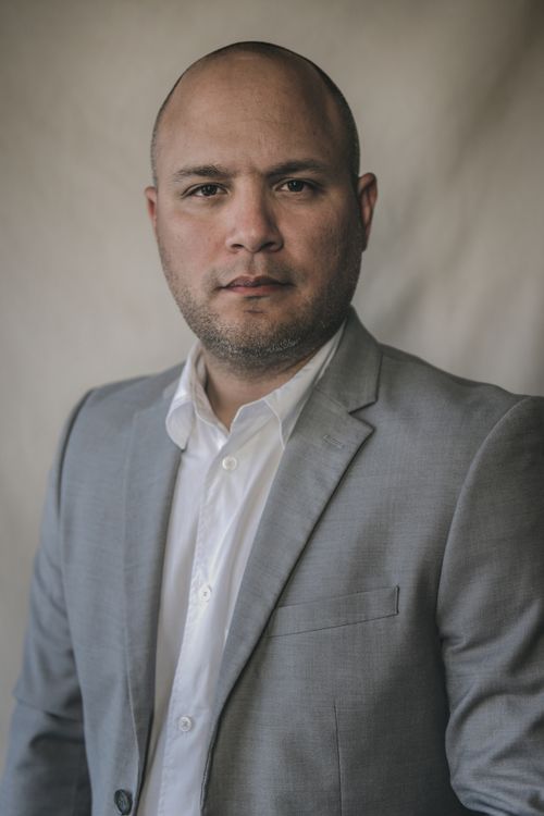 Free Portrait of a serious bald businessman in a suit, looking at camera. Stock Photo