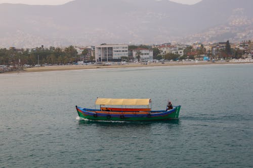 Foto d'estoc gratuïta de aigua, barca, barca de pesca