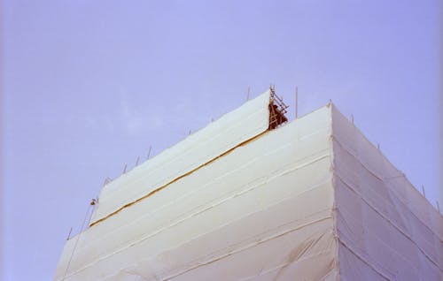 Kostenloses Stock Foto zu bauarbeiten im gange, gerüst, himmel