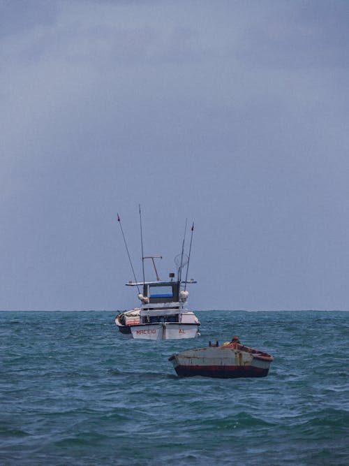 Foto profissional grátis de água, barcos, céu