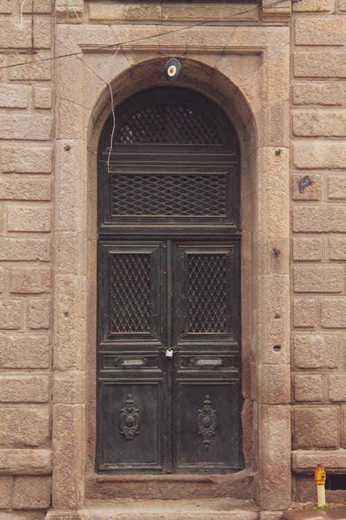 Darmowe zdjęcie z galerii z budynek, drzwi, mur